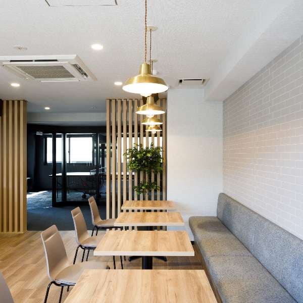 大型キッチンを備えたクッキングラウンジ